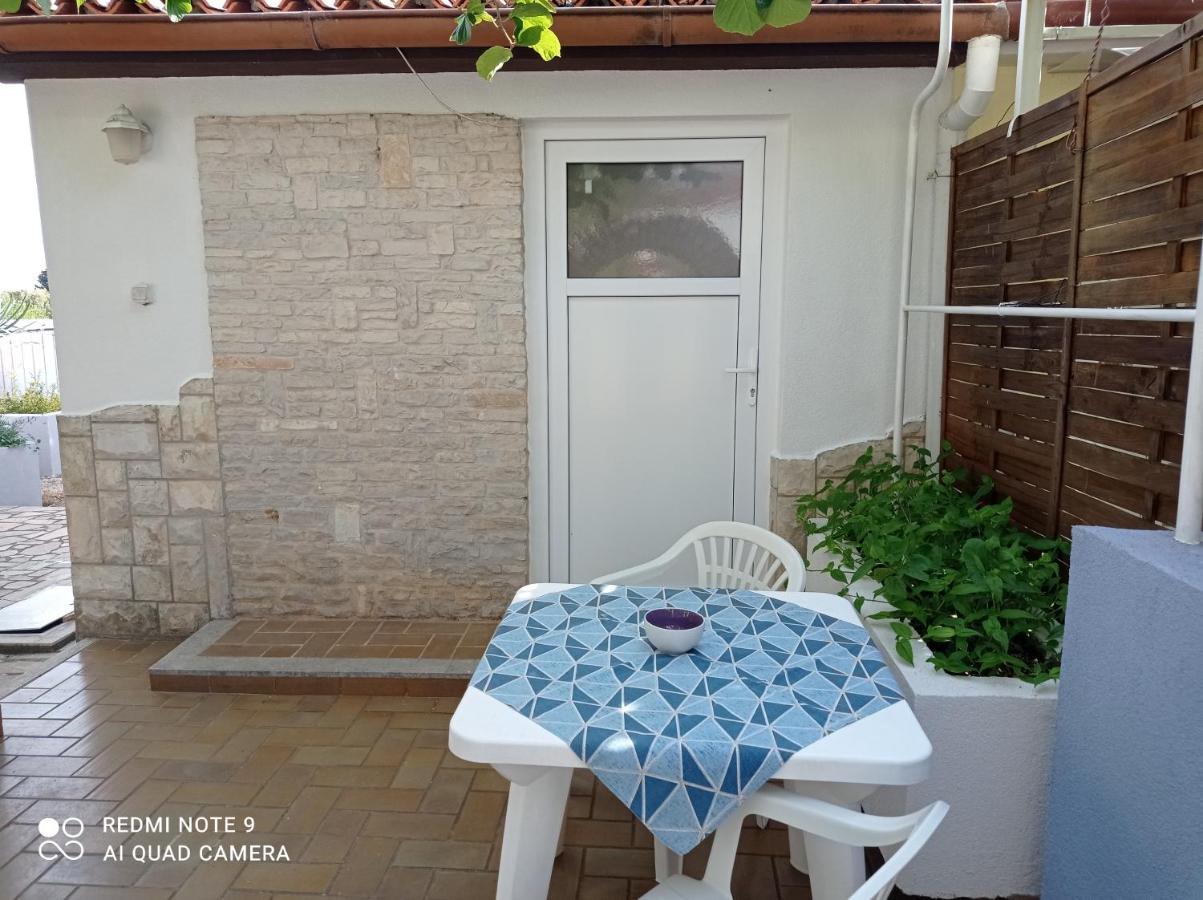Studio Apartman Premantura Extérieur photo